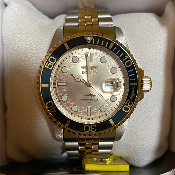 Invicta Pro Diver Mens Watch Model 30617 (Like New) - Picture 2 of 11